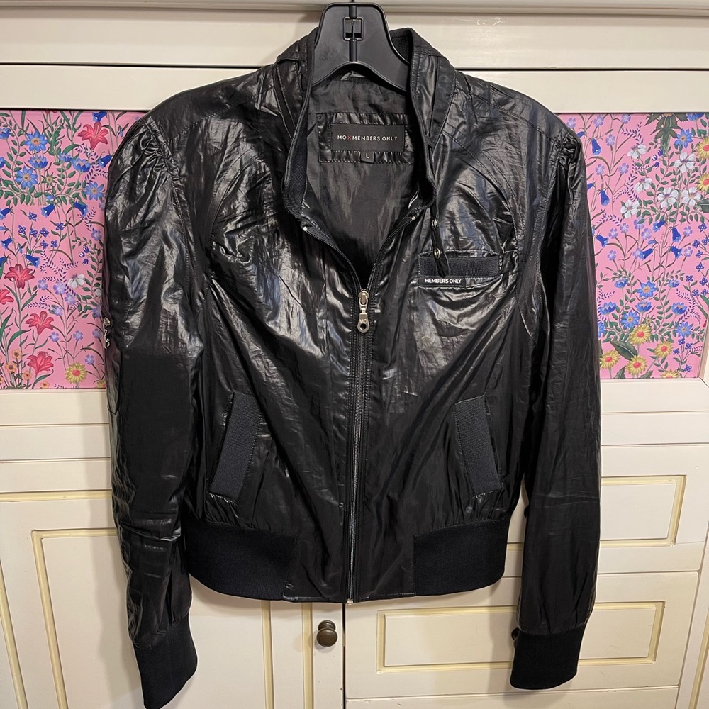Members Only Feminine Bomber Jacket Beautiful Nylon Shinny Material Woman Size L